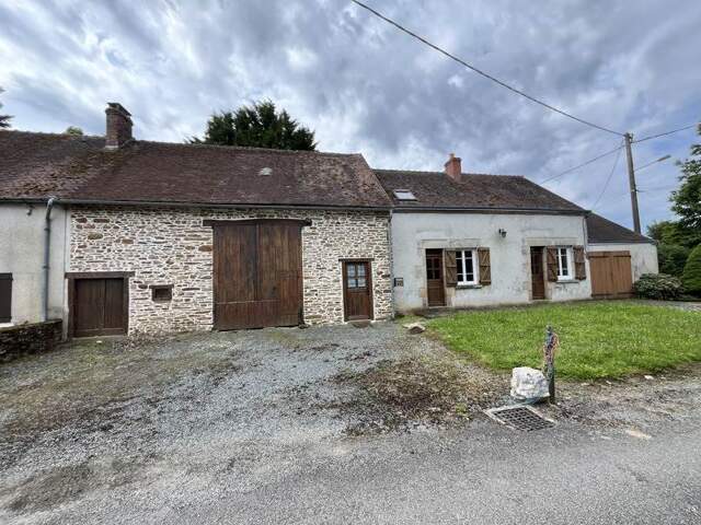 Maison en pierre de 4 pièces principales — photo du bien