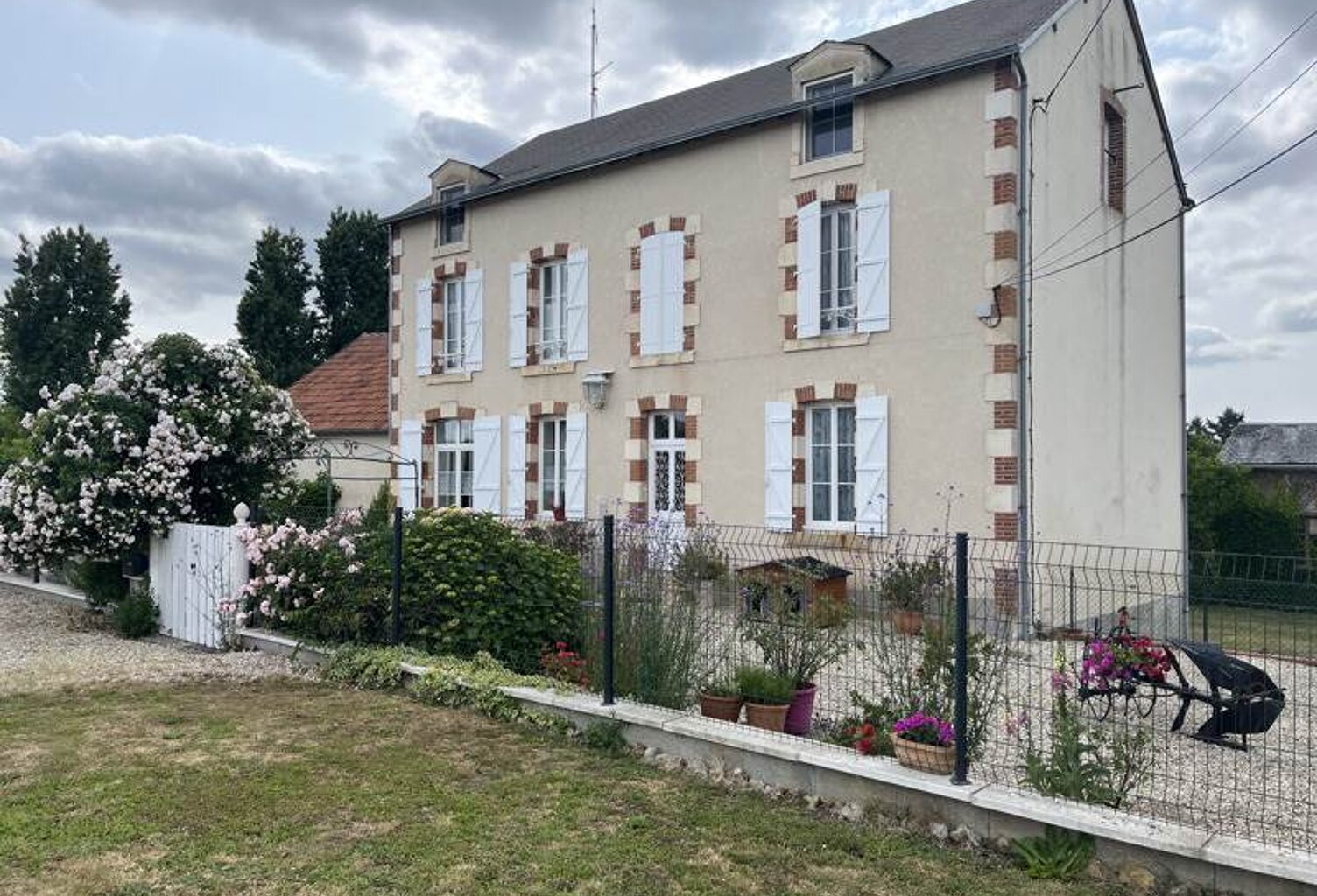 Vente maison 7 pièces 200 m² Saint-Benoît-du-Sault (36170) — photo 1