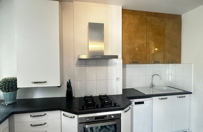 Appartement de type T3 meublé trés lumineux avec ascenseur / — photo 4