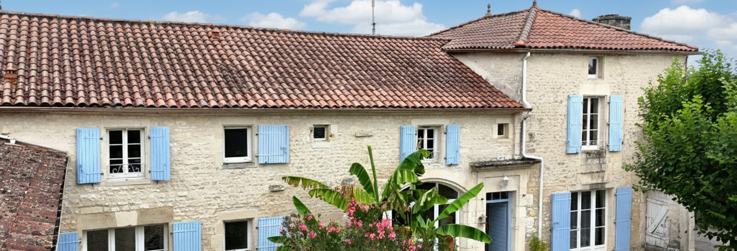 Maison 10 Pièces 279 m² à vendre à Échallat (16170)