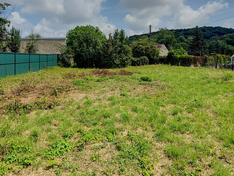 Terrain constructible 421 m2 à Mérard commune de BURY  48 00 — photo 1