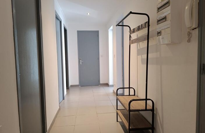 T3 ou Local professionnel avec place de parking — photo 4