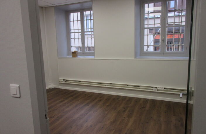 Rodez, local en rez-de-chaussée de 68 m² environ — photo 4