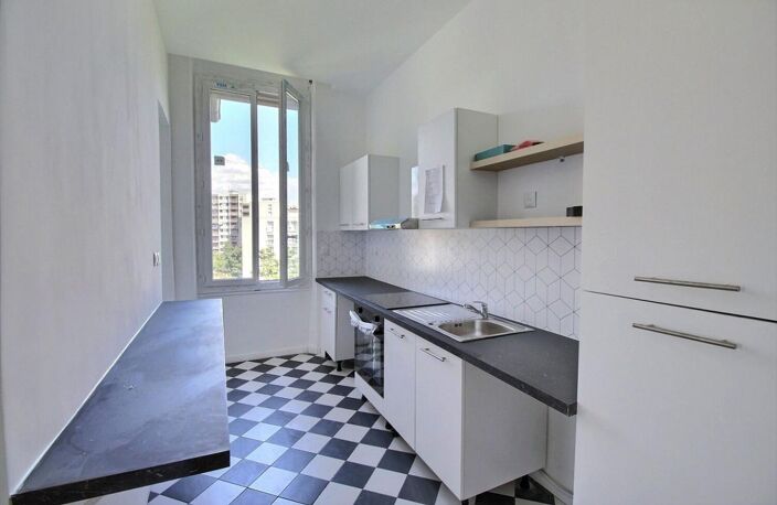 Appartement À Vendre — photo 2