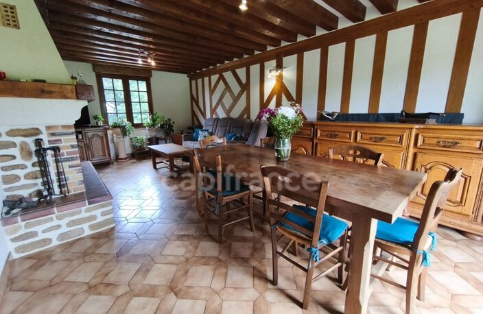 À Échauffour (61370), découvrez cette spacieuse maison familiale de 135 m², offrant 4 chambres, un vaste jardin paysagé de 7 490 m², une grande terrasse, au cœur d’un environnement calme et verdoyant — photo 4