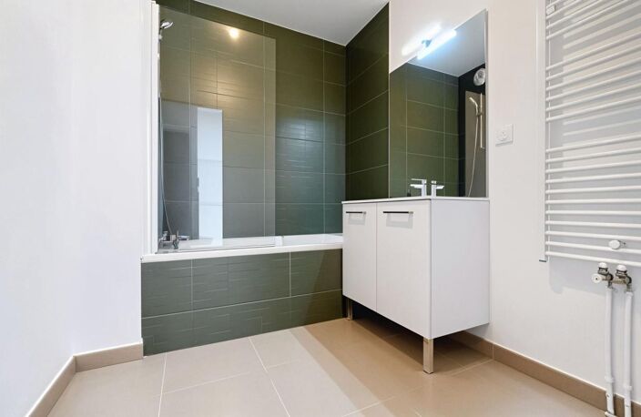 APPARTEMENT TYPE 3 REZ DE JARDIN TERRASSE + DEUX STATIONNEMENTS RESIDENCE NEUVE — photo 5