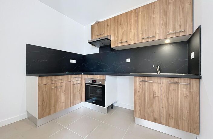 APPARTEMENT DEUX PIECES TERRASSE + 2 PARKING RESIDENCE NEUVE ST CYR/LOIRE — photo 3