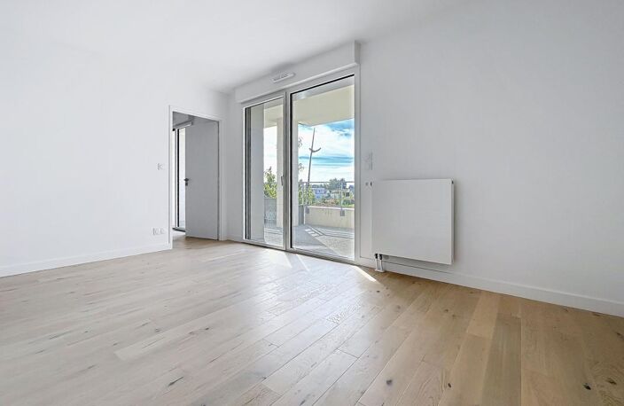 APPARTEMENT DEUX PIECES TERRASSE + 2 PARKING RESIDENCE NEUVE ST CYR/LOIRE — photo 4