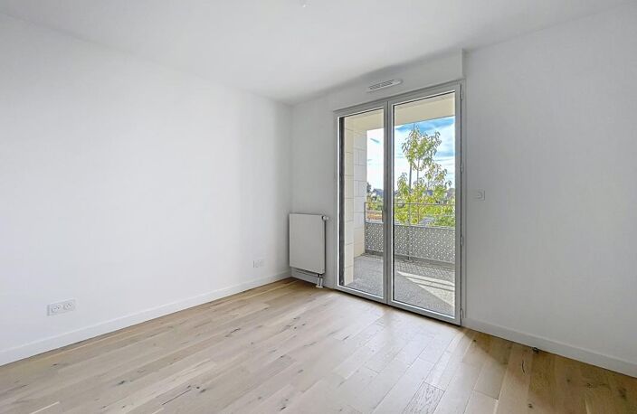 APPARTEMENT DEUX PIECES TERRASSE + 2 PARKING RESIDENCE NEUVE ST CYR/LOIRE — photo 5