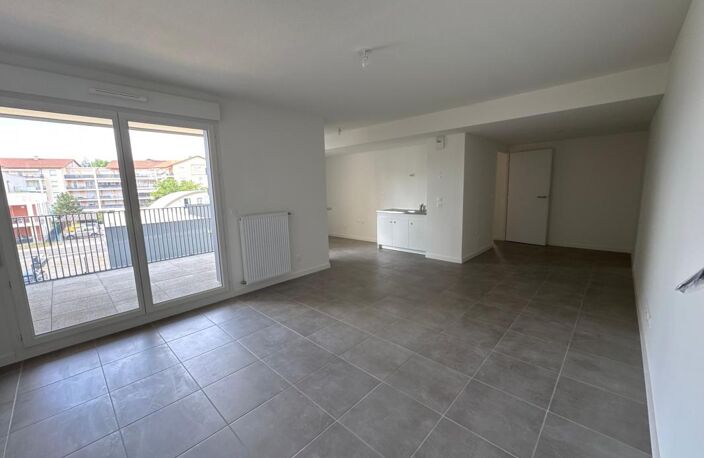 Appartement T4 avec balcon – Pont-de-Chéruy (38230) — photo 2