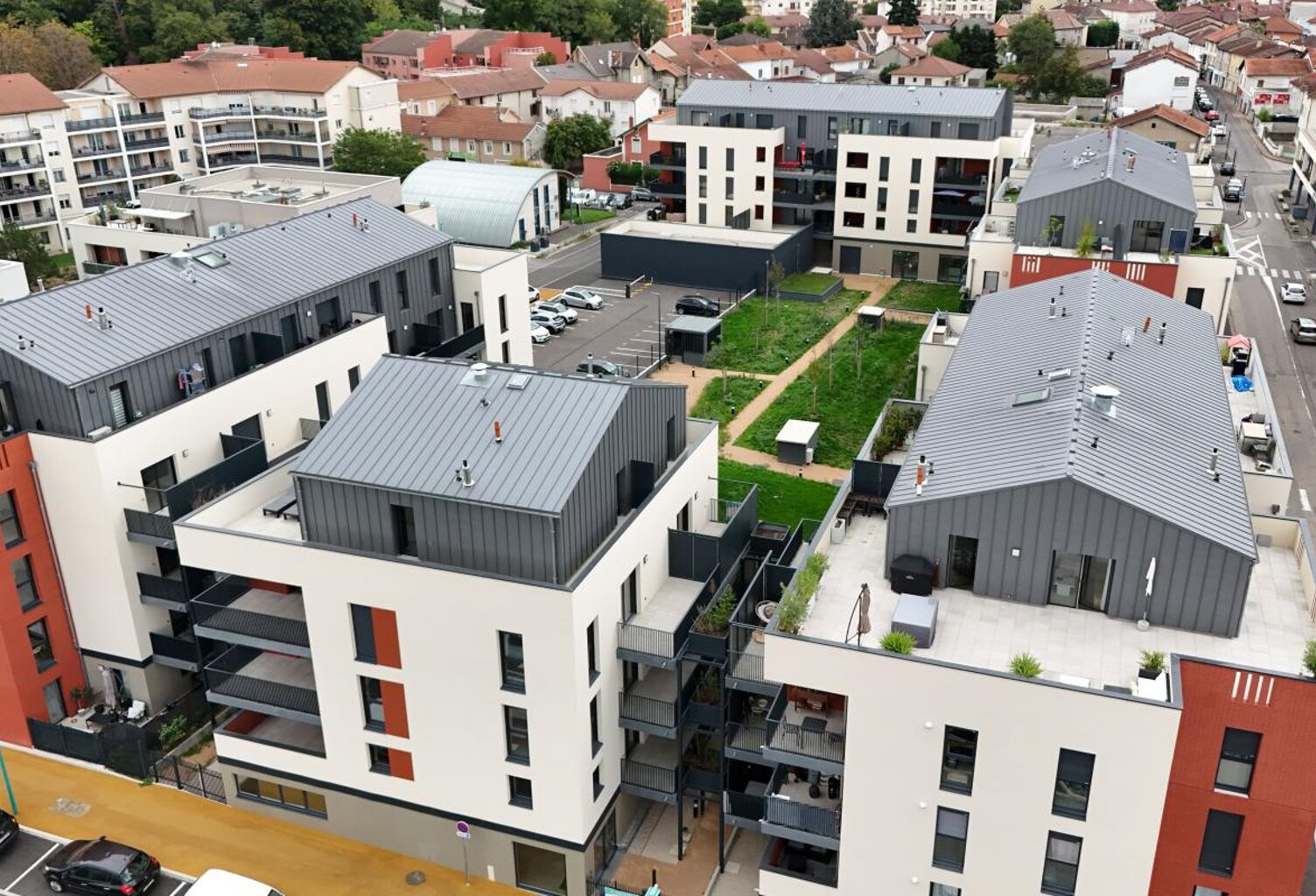 Appartement T4 avec grand balcon – Pont-de-Chéruy (38230) — photo 1