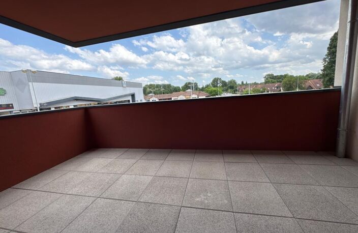 Appartement T4 avec grand balcon – Pont-de-Chéruy (38230) — photo 3