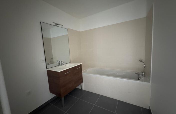 Appartement T4 avec grand balcon – Pont-de-Chéruy (38230) — photo 5