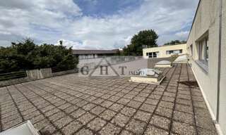 Local industriel  483 m² à louer à Buc (78530)