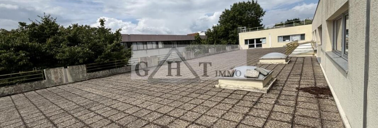 Local industriel  483 m² à louer à Buc (78530)