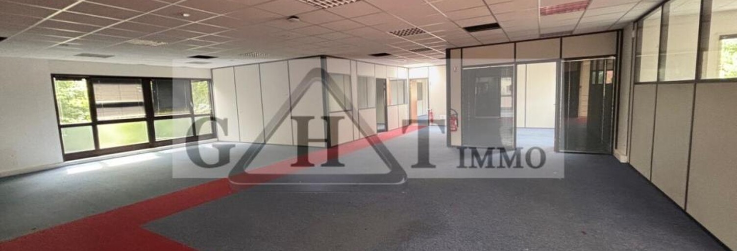 Local industriel  207 m² à louer à Buc (78530)