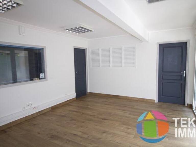 A LOUER Local professionnel de 75 m² sur Saint André — photo 1