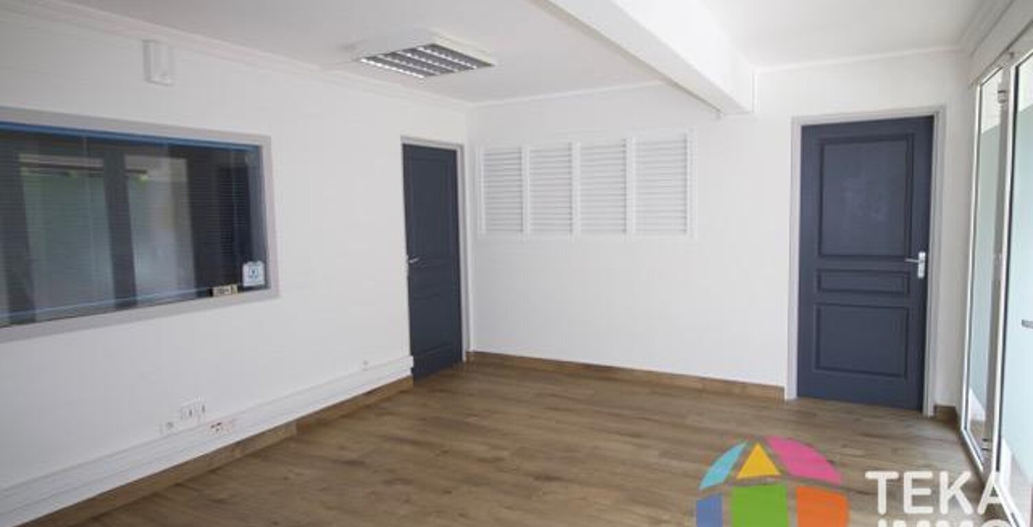 A LOUER Local professionnel de 75 m² sur Saint André — photo 1