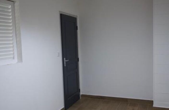 A LOUER Local professionnel de 75 m² sur Saint André — photo 4