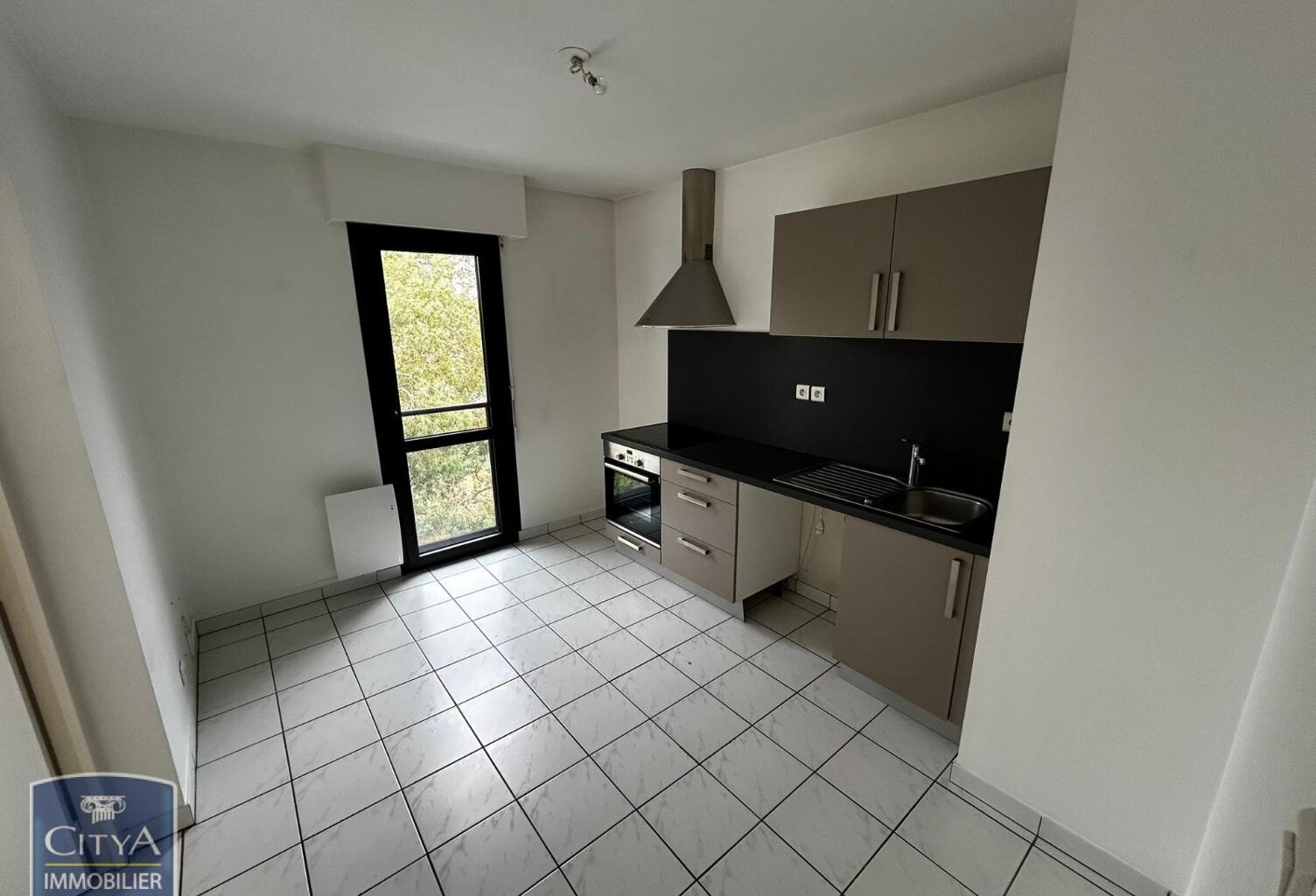 Location appartement 4 pièces 85 m² à Cholet (49300) — photo 1
