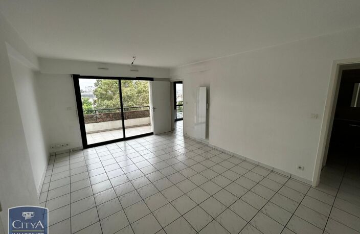 Location appartement 4 pièces 85 m² à Cholet (49300) — photo 2