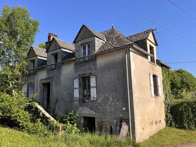 Maison en pierre de 4 pièces principales — photo du bien
