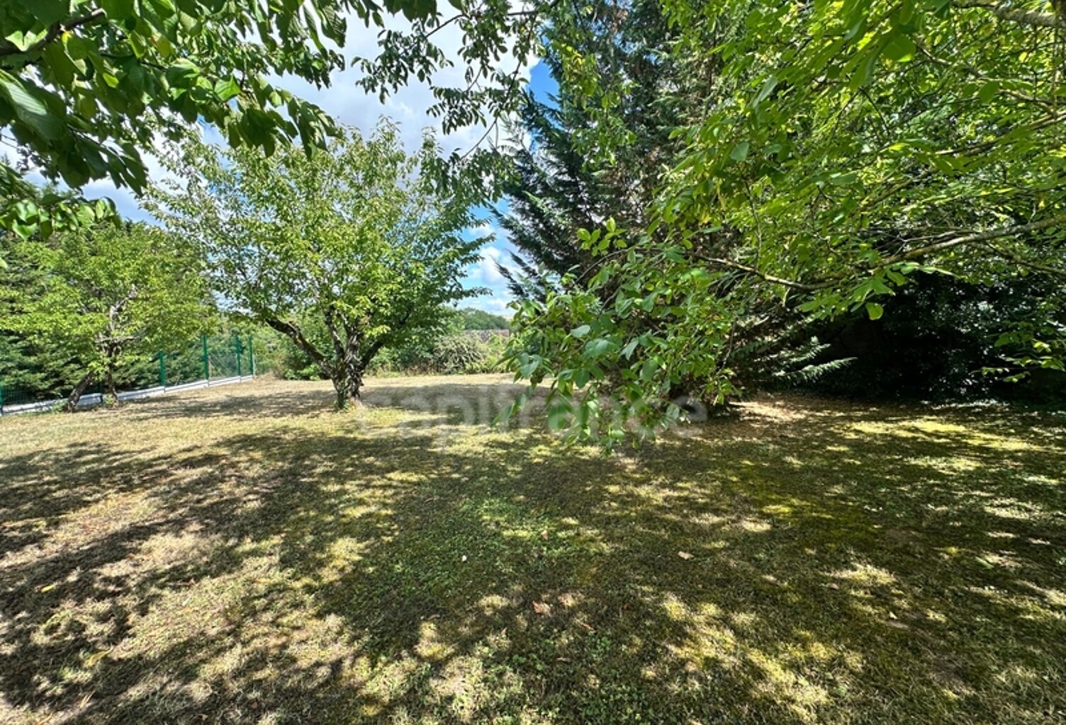 Terrain à vendre  AUXERRE (89) de 714 m2   clos  garage  portail — photo 1