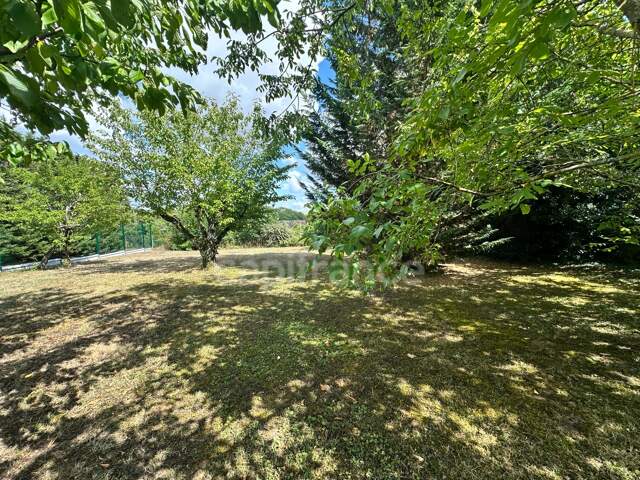 Terrain à vendre  AUXERRE (89) de 714 m2   clos  garage  portail — photo du bien