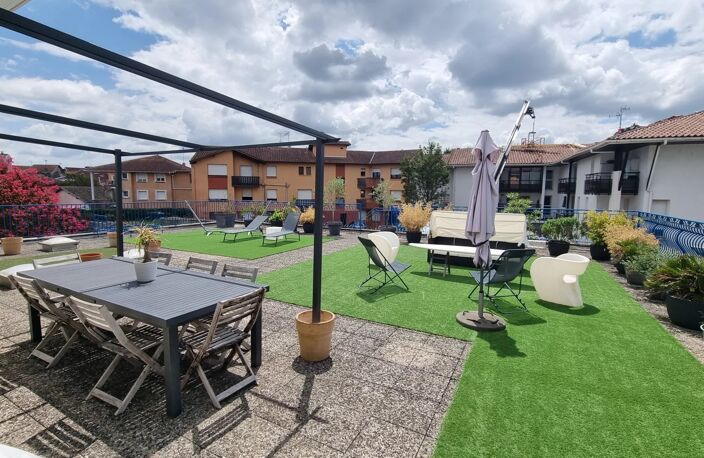 HYPER CENTRE de Dax, terrasse de 180m² — photo 2