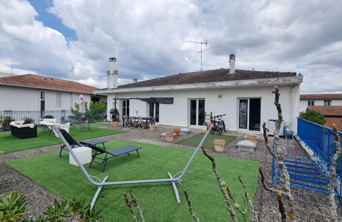 HYPER CENTRE de Dax, terrasse de 180m² — photo 3