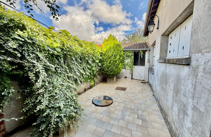 Maison à vendre 10 pièces VARENNES VAUZELLES (58) — photo 5