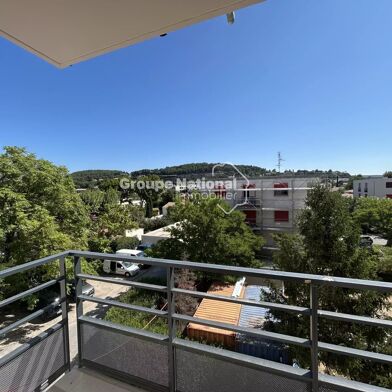 Appartement 3 pièces 860 €