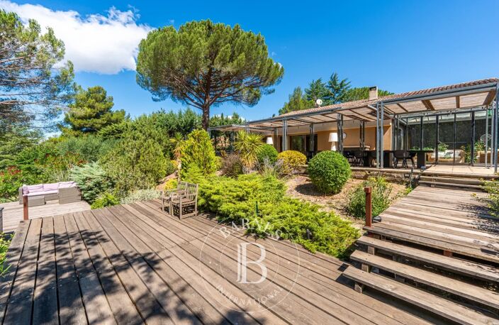 LUBERON SUD - LA TOUR D'AIGUES - MAISON 212M2 - 5 CHAMBRES - STU — photo 2