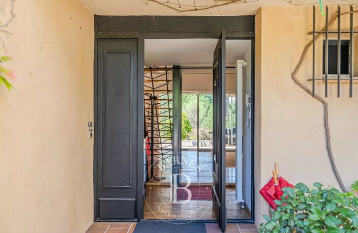 LUBERON SUD - LA TOUR D'AIGUES - MAISON 212M2 - 5 CHAMBRES - STU — photo 5