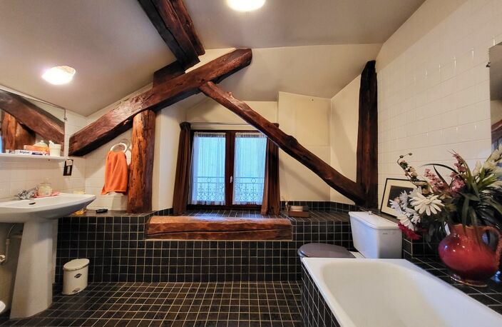 Immeuble mixte au centre-ville de St-Jean-de-Maurienne 73300 — photo 5