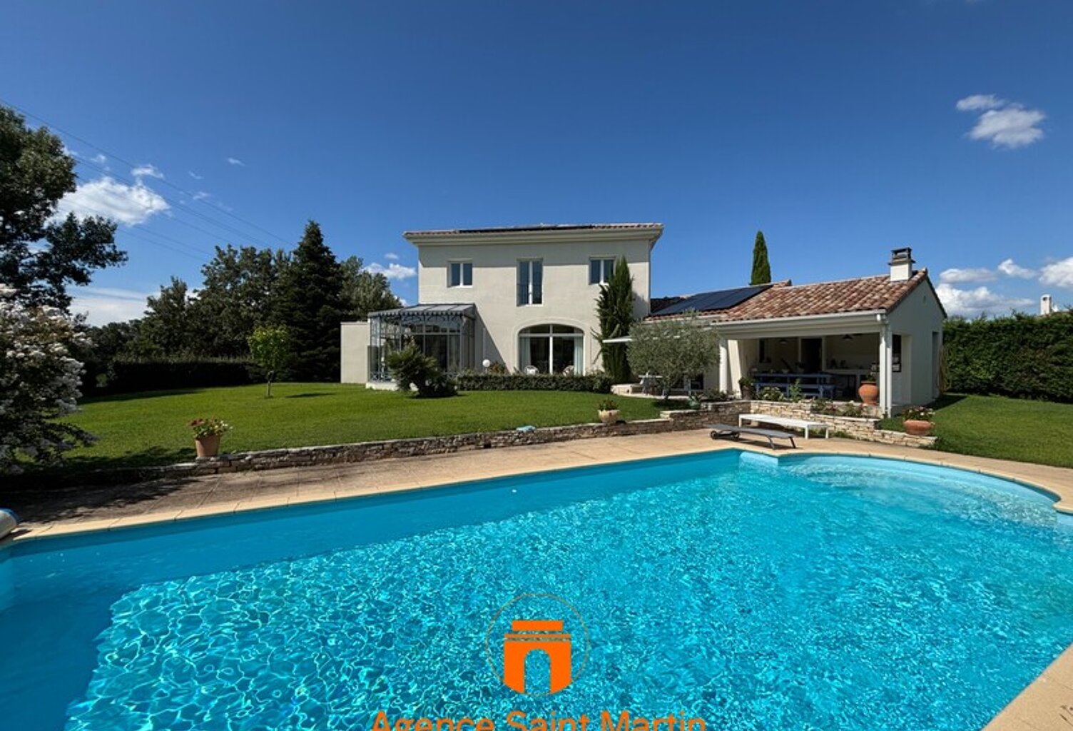 Villa — photo 1