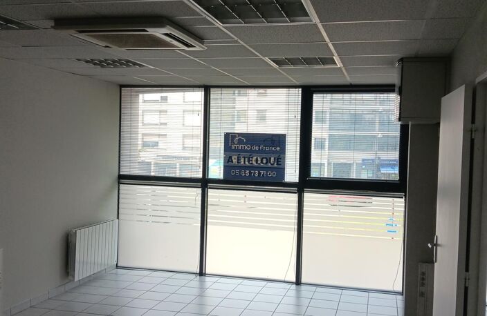 Local commercial; 1er - LOCATION LOCAL COMERCIAL RODEZ — photo 4