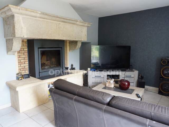 Secteur Vesoul, maison de 152 m², 3 grandes chambres, insert bois et garage double — photo du bien