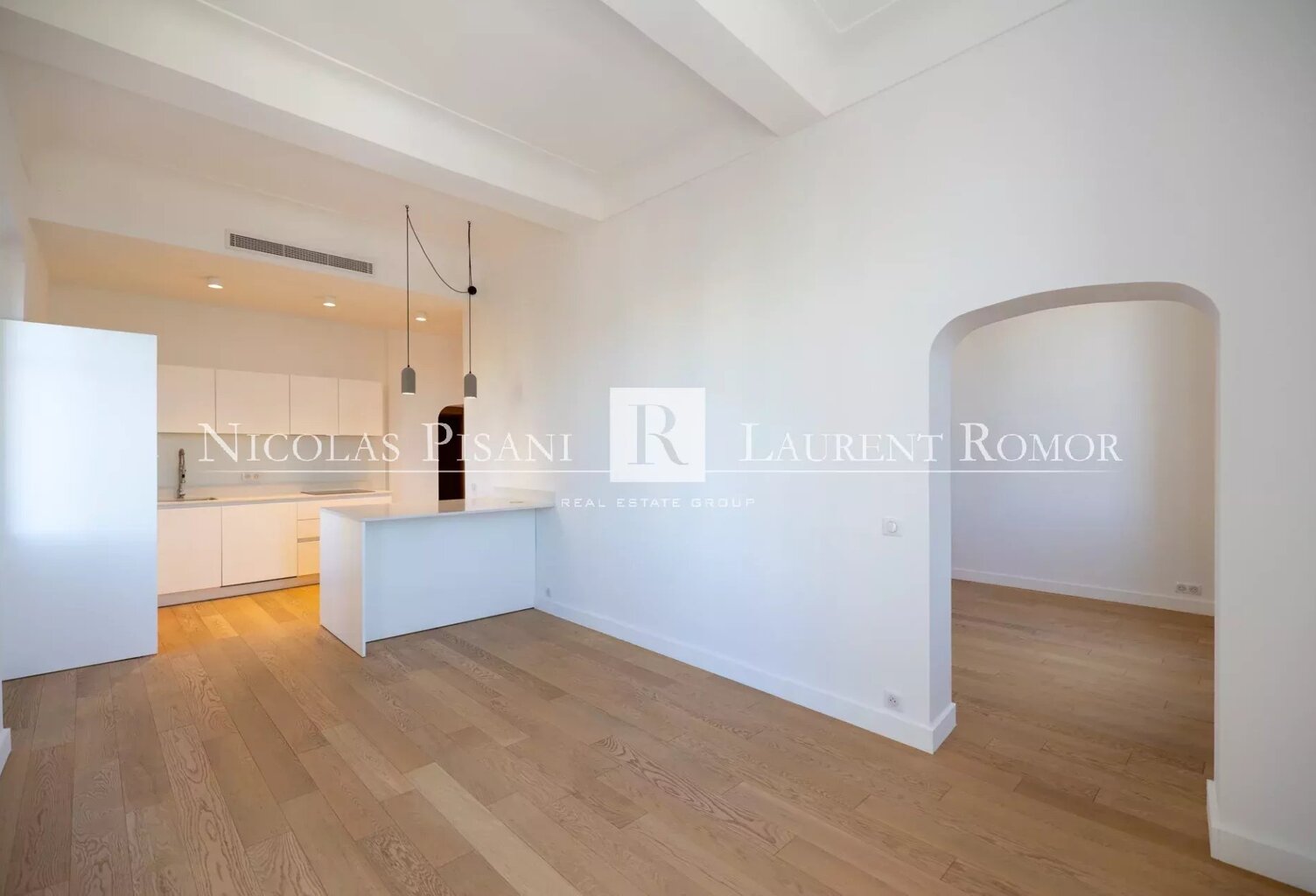 APPARTEMENT A VENDRE A NICE - COURS SALEYA - PROCHE DE LA MER - — photo 1