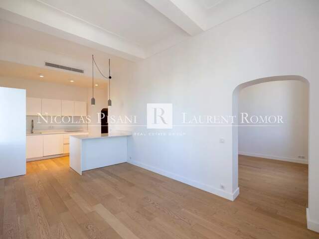 APPARTEMENT A VENDRE A NICE - COURS SALEYA - PROCHE DE LA MER - — photo du bien