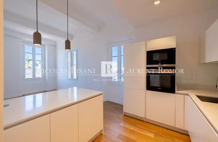 APPARTEMENT A VENDRE A NICE - COURS SALEYA - PROCHE DE LA MER - — photo 3