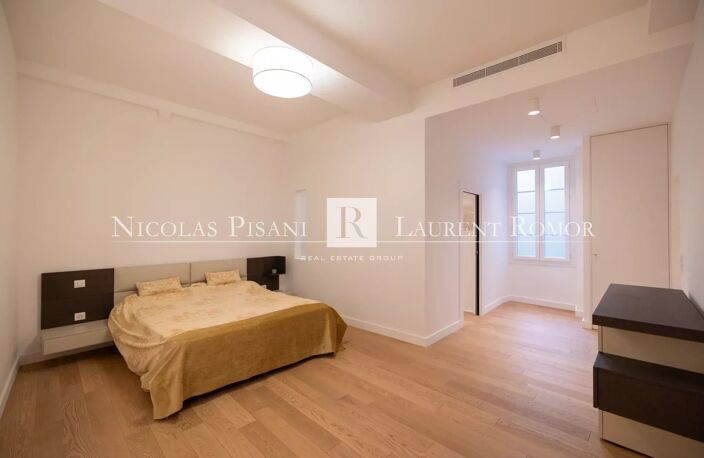 APPARTEMENT A VENDRE A NICE - COURS SALEYA - PROCHE DE LA MER - — photo 5
