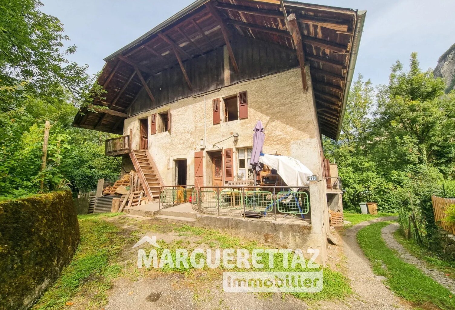 Maison de 220m² pour 350 utile entièrement à rénover - ST JEOIRE — photo 1