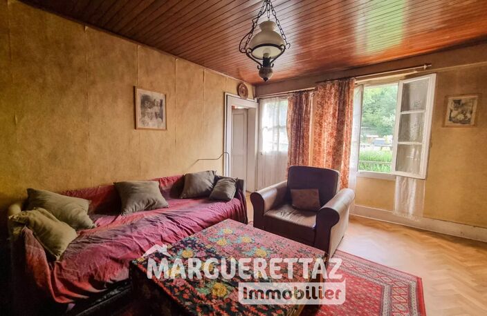 Maison de 220m² pour 350 utile entièrement à rénover - ST JEOIRE — photo 4