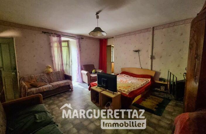 Maison de 220m² pour 350 utile entièrement à rénover - ST JEOIRE — photo 5