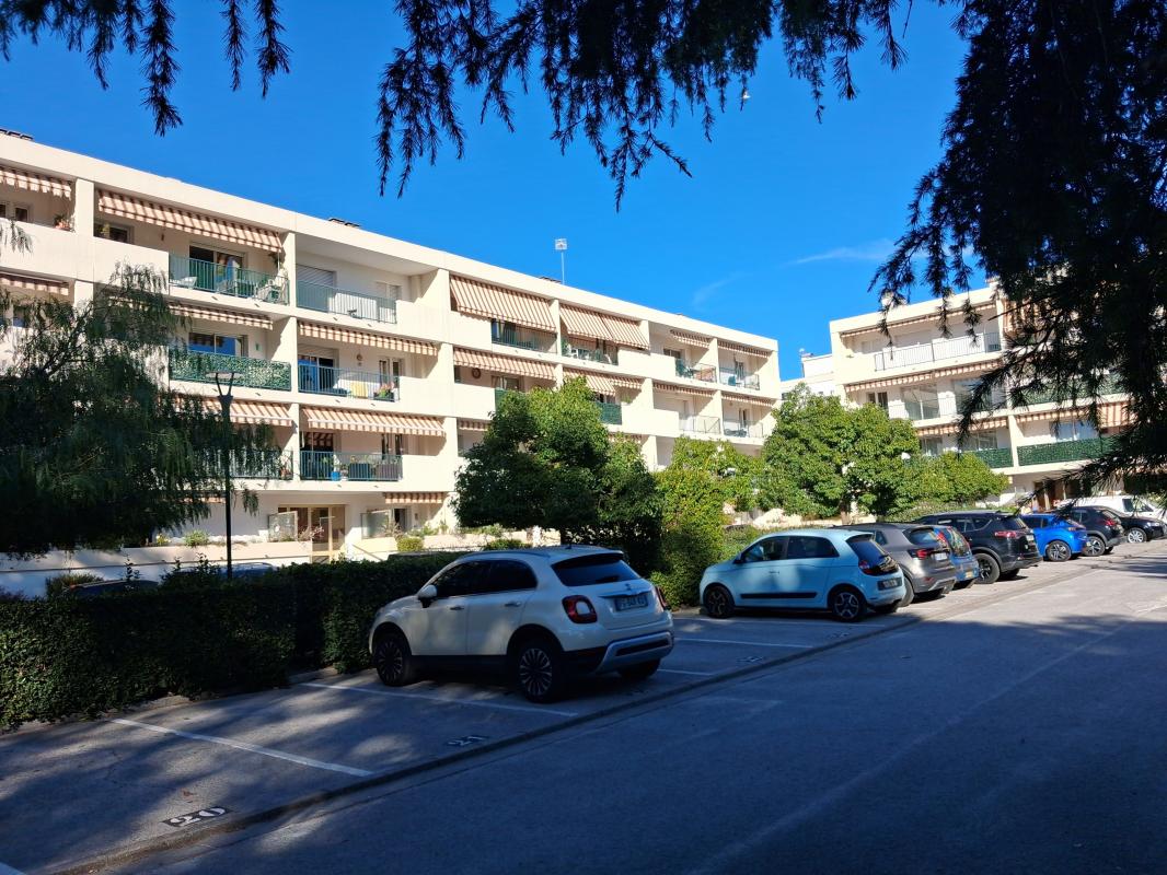Appartement - toulon petit bois - 3 pieces avec terrasse parking prive et cellier