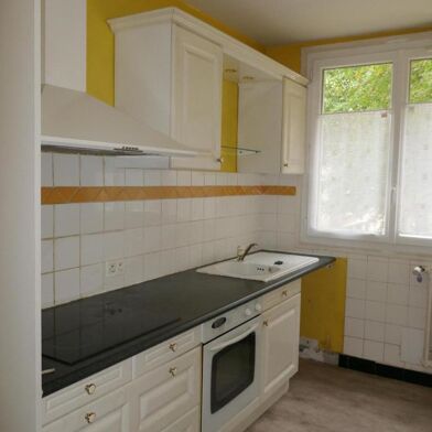 Appartement 4 pièces 745 €
