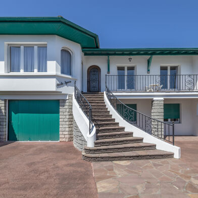 Maison 8 pièces 900000 €