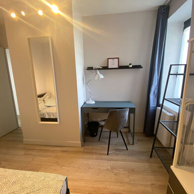Appartement 9 pièces 558 €