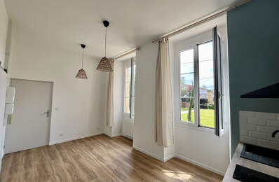 Sainte Livrade sur Lot, cette résidence de 12 logements a été entièrement rénovée (appartements de standing, parties communes)  avec une finition de grande qualité. Cet appartement T2 de   m² a un séjour avec cuisine équipée, salle d'eau avec WC et une pi — photo du bien